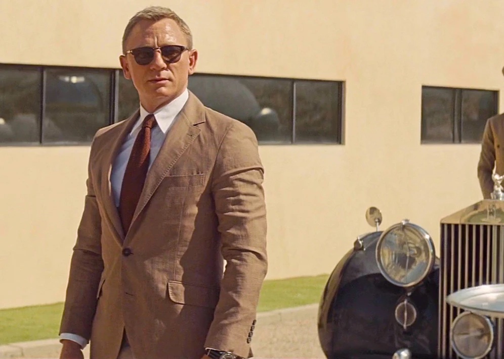 映画「007」でも着用されているトムフォードの「TF248 Henry」がカッコ 