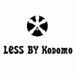 LESS BY Kodomo(レスバイコドモ)のロゴ