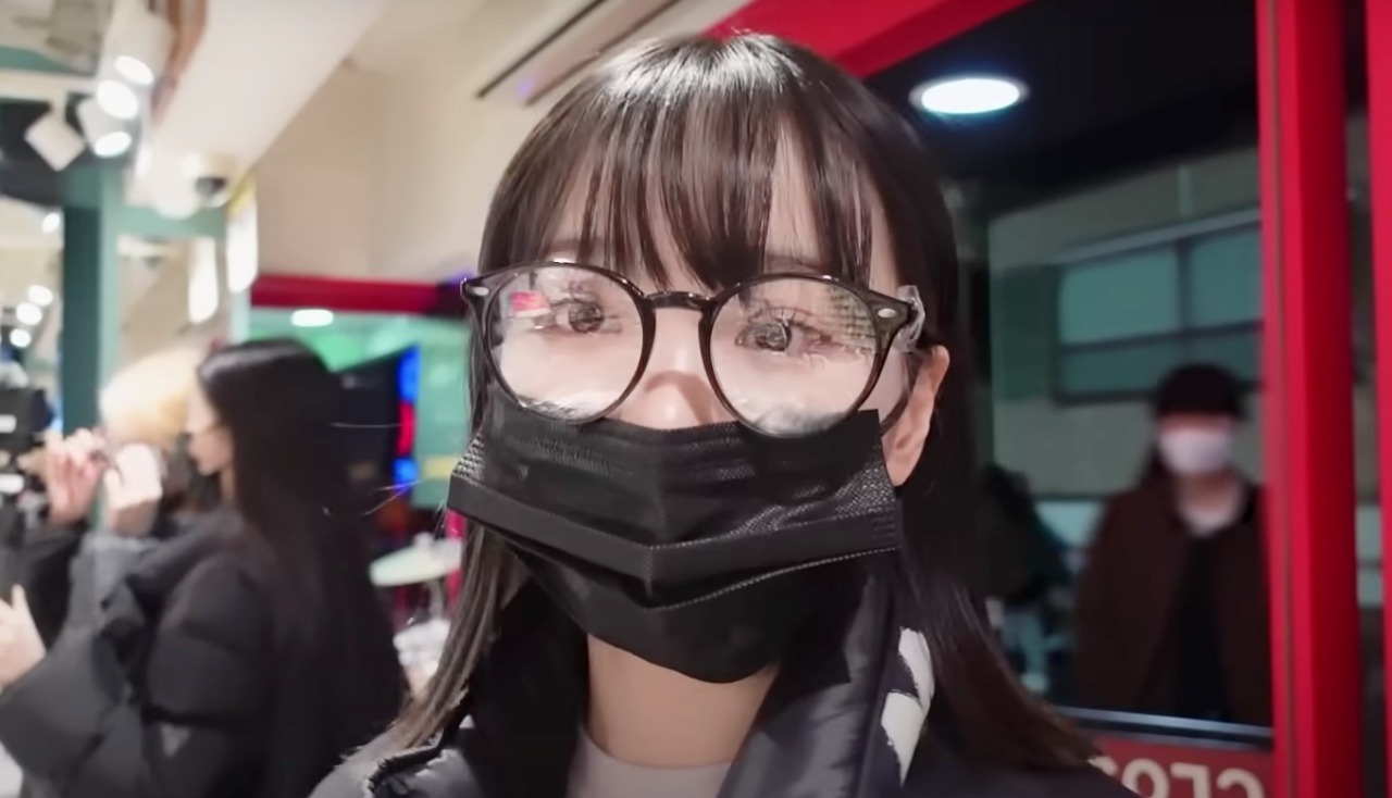 K-POPアイドル LE SSERAFIM「チェウォンさん」着用のメガネ