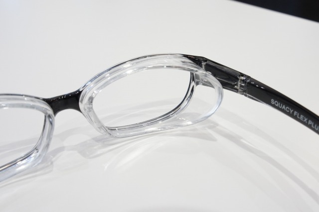 度付き可能 花粉防止メガネ『スカッシーフレックス＋』は透明のシリコン製のフードで花粉をカット
