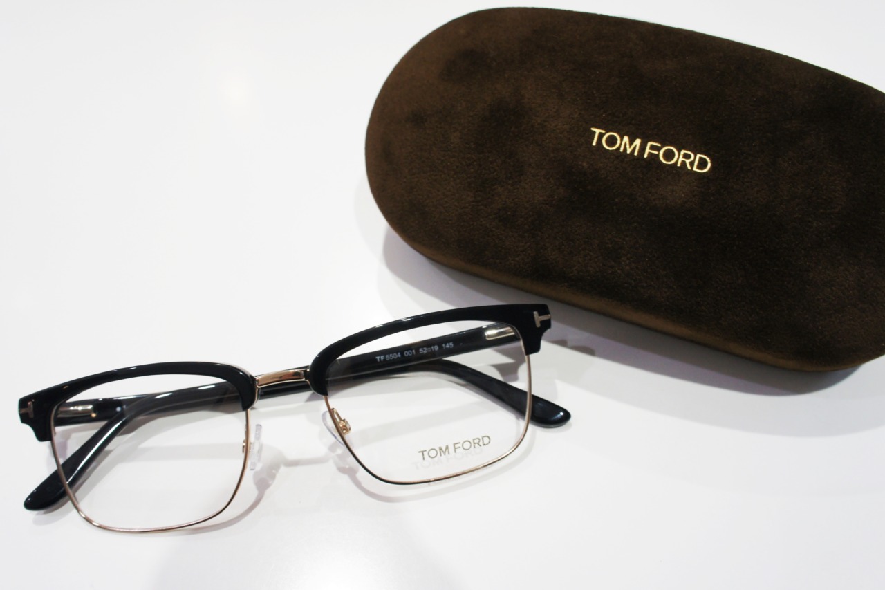 トムフォード「TF5504-D」のメガネ