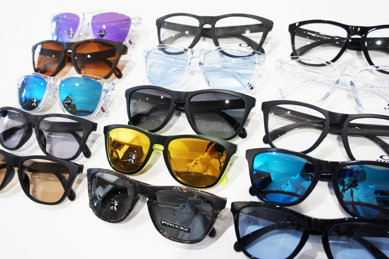 OAKLEY オークリー FROGSKINS