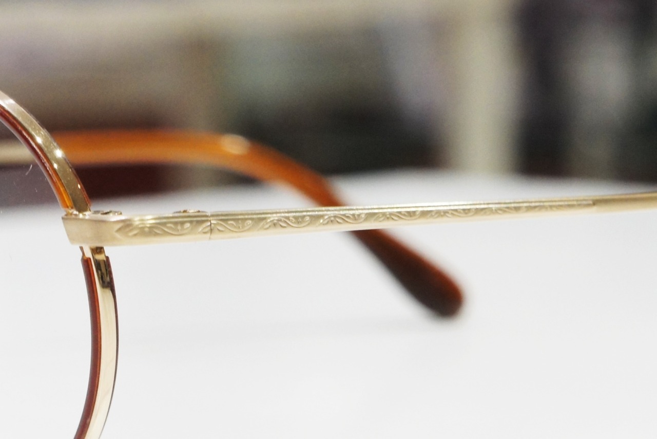 べセペセキッズのメガネ「BK-016」のテンプル