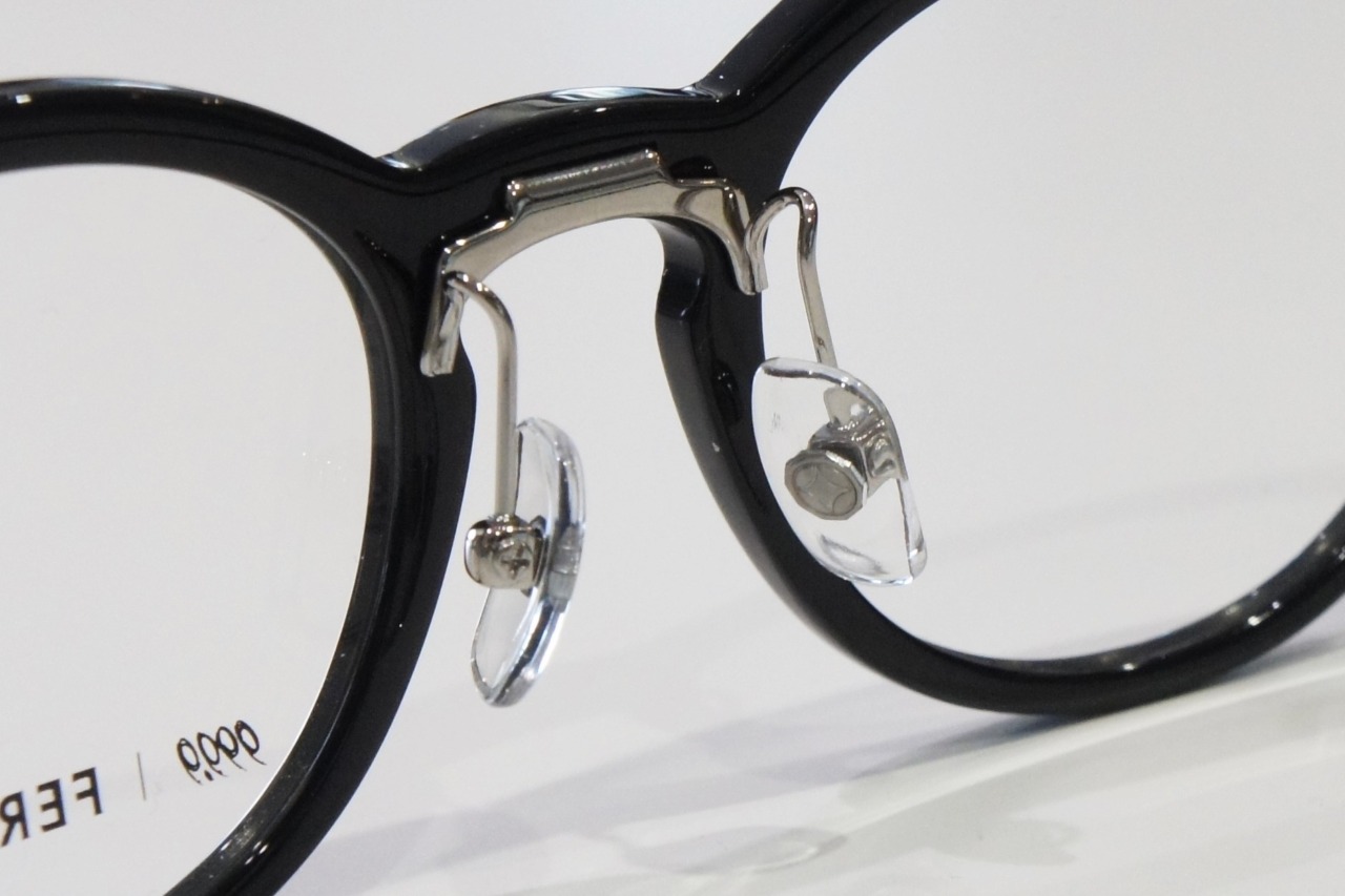 999.9×Salvatore Ferragamoのメガネ「SF9018」の鼻パッド