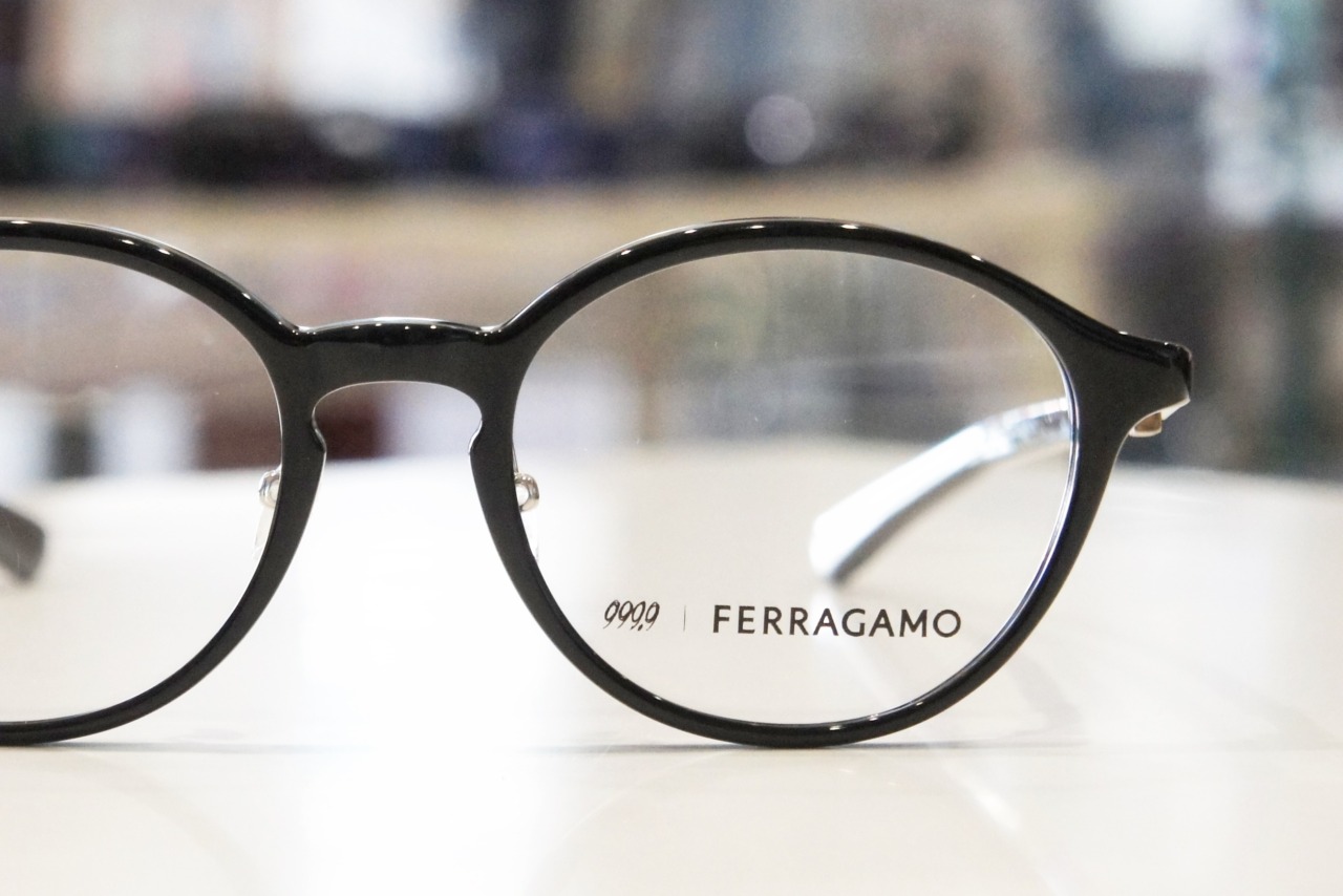 999.9×Salvatore Ferragamoのメガネ「SF9014」のフロント