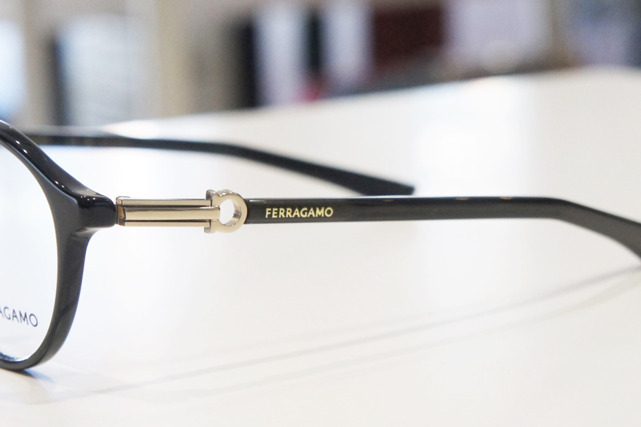 999.9×Salvatore Ferragamoのメガネ「SF9014」のガンチーニテンプル