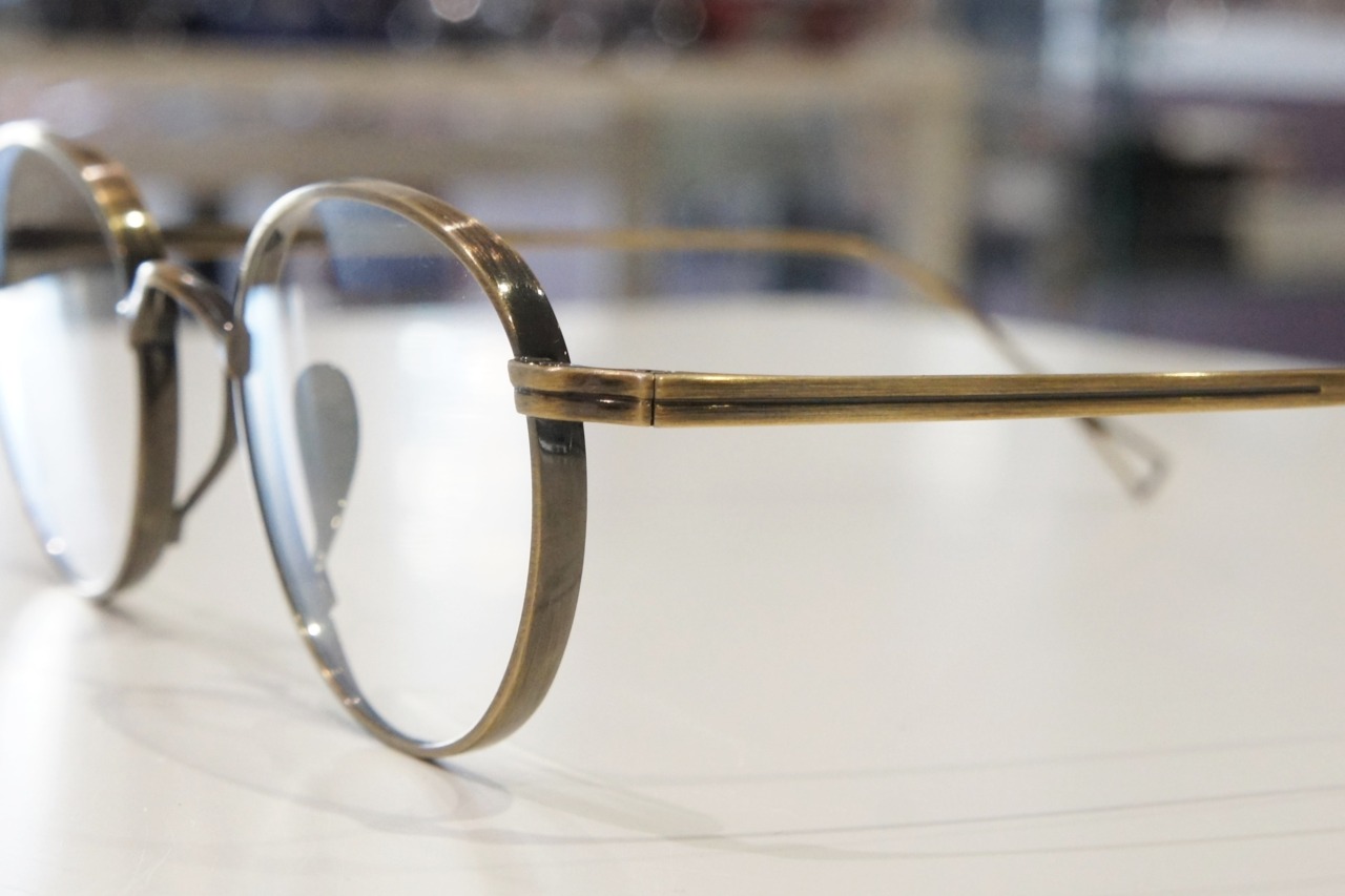 KameManNenのメガネ「KMN-113」のフロント側面