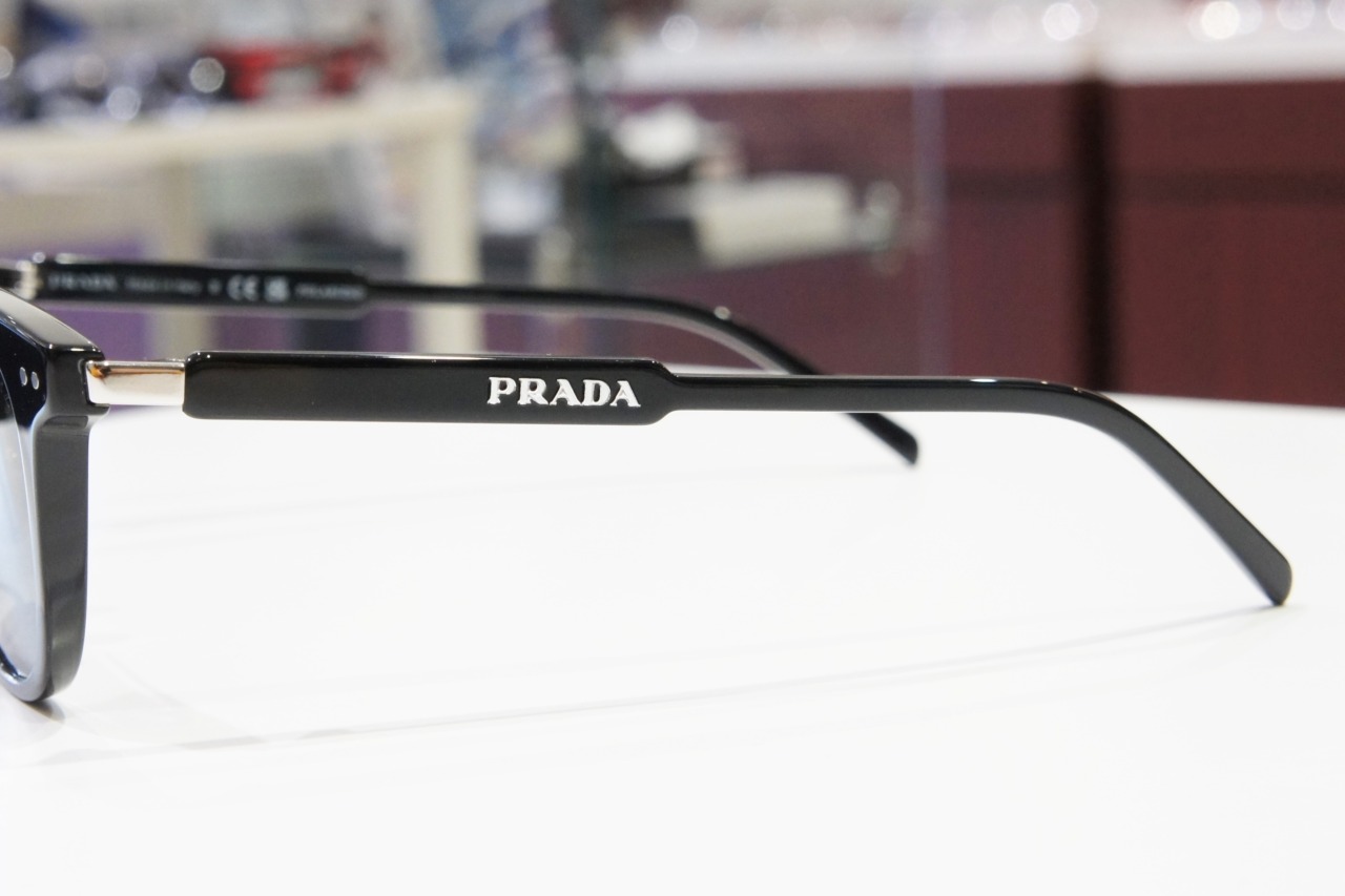 プラダのサングラス「SPR17Y」のテンプル