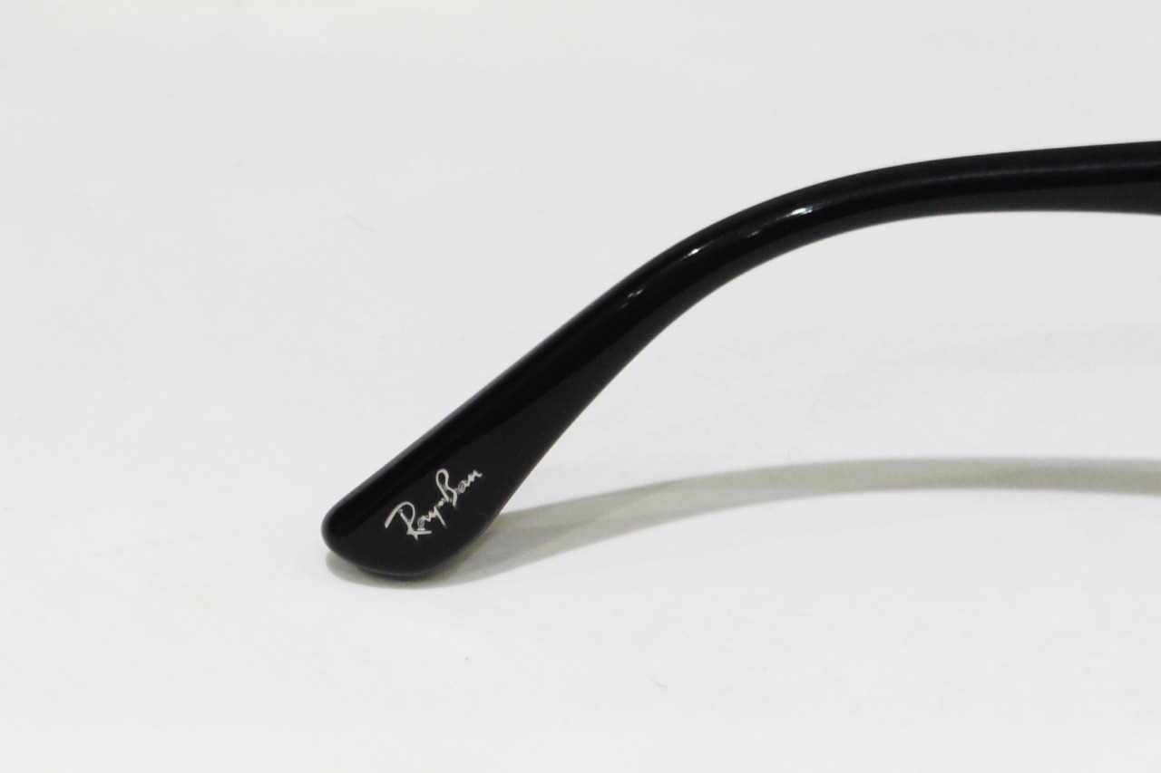 Ray-Banのメガネ「RX5228F」のテンプルエンド