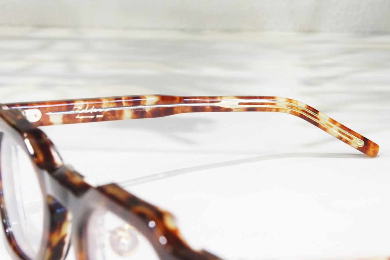 Filtonのメガネ「Aiguille01」のテンプル金属芯