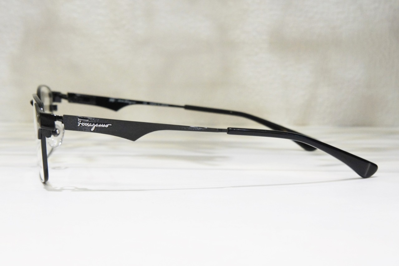 999.9×Salvatore Ferragamoのメガネ「SF9005」のテンプル