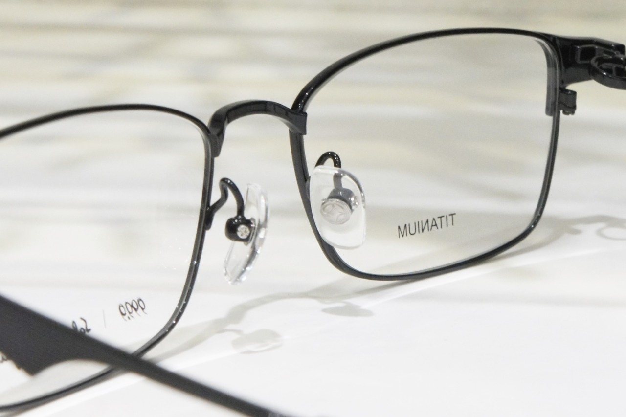 999.9×Salvatore Ferragamoのメガネ「SF9005」の鼻パッド