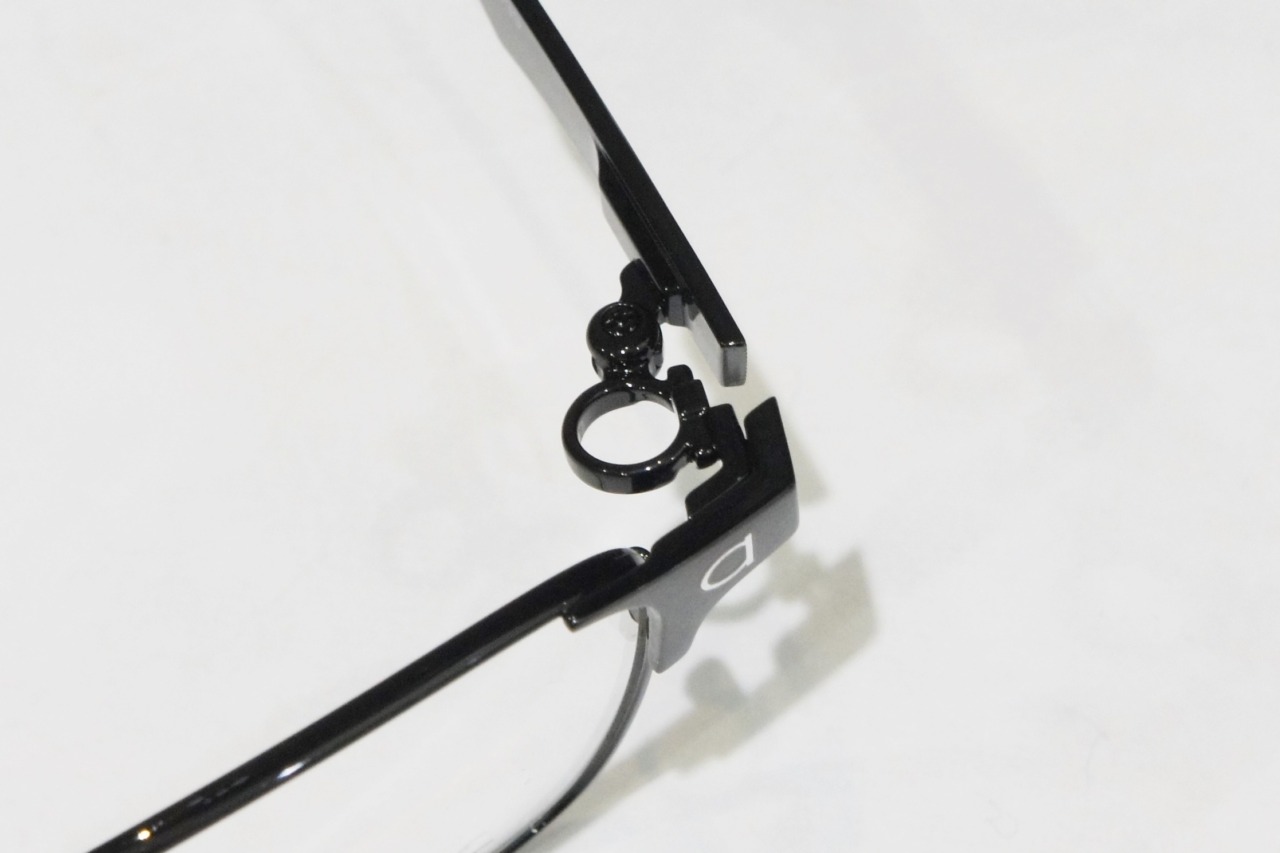 999.9×Salvatore Ferragamoのメガネ「SF9005」のヒンジ