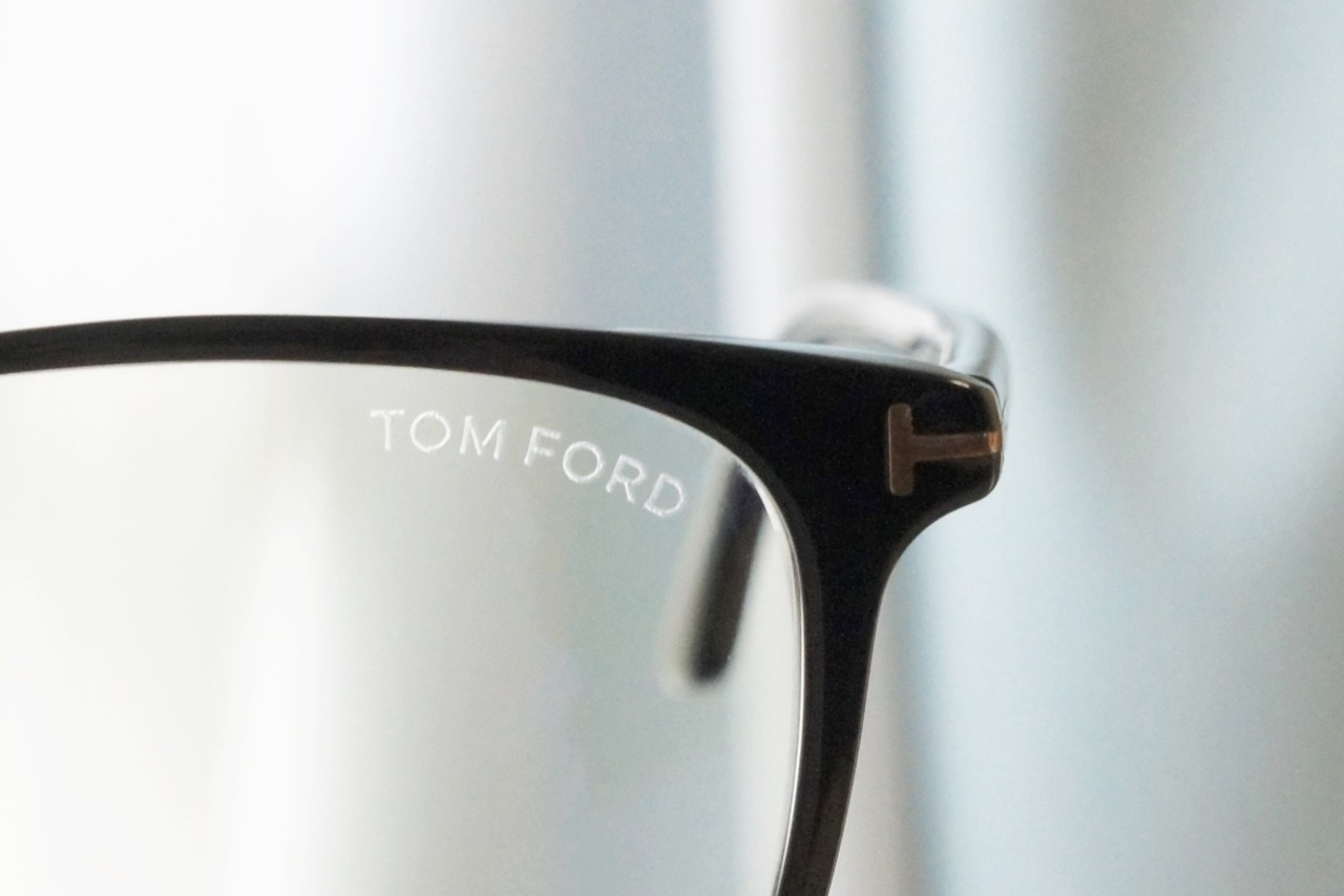 TOM FORD(トムフォード)のメガネ「TF5852-D-B」のレンズ