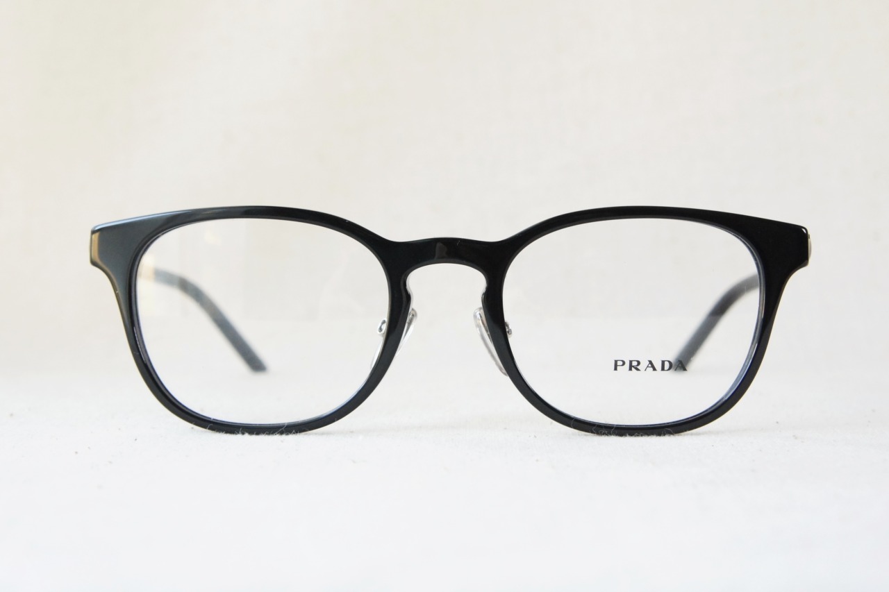 PRADAのメガネ「VPR12Z-D」のフロント