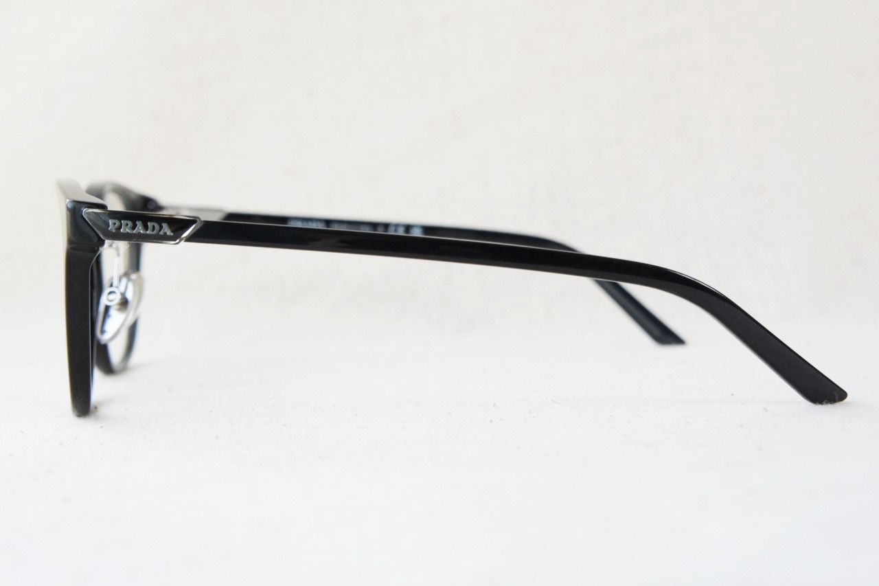 PRADAのメガネ「VPR12Z-D」のテンプル